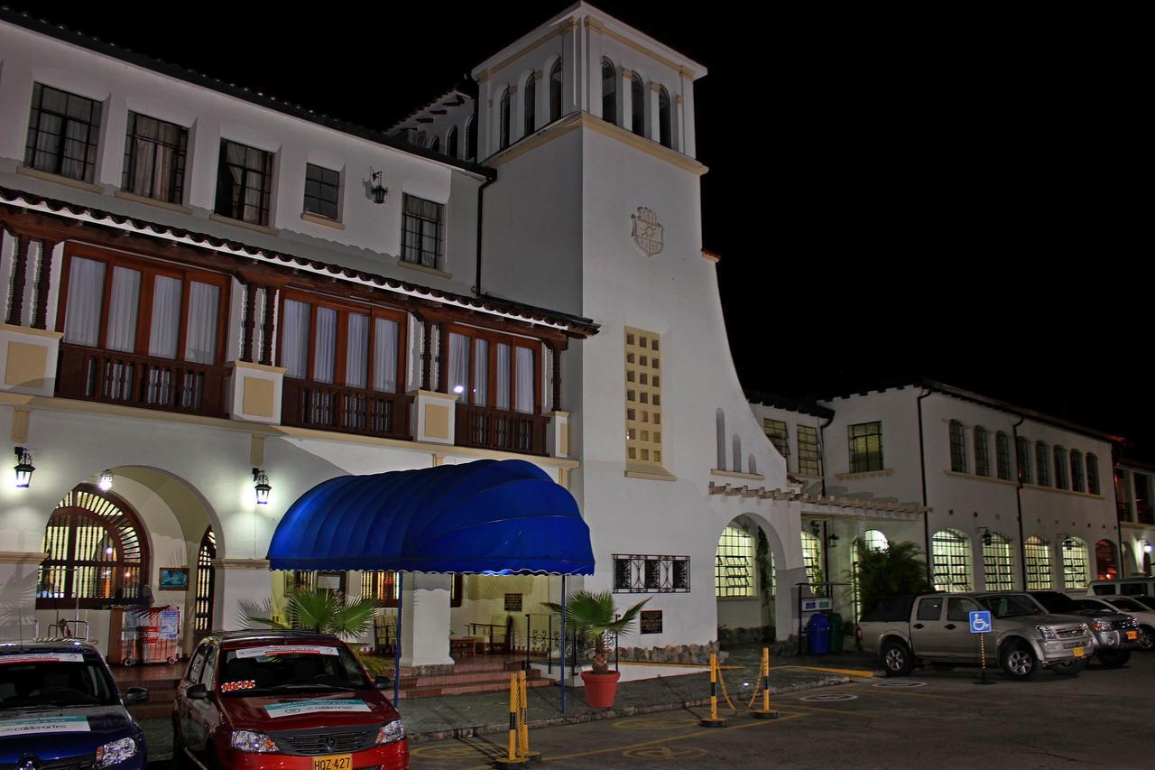 Hotel Guadalajara Buga Exteriör bild
